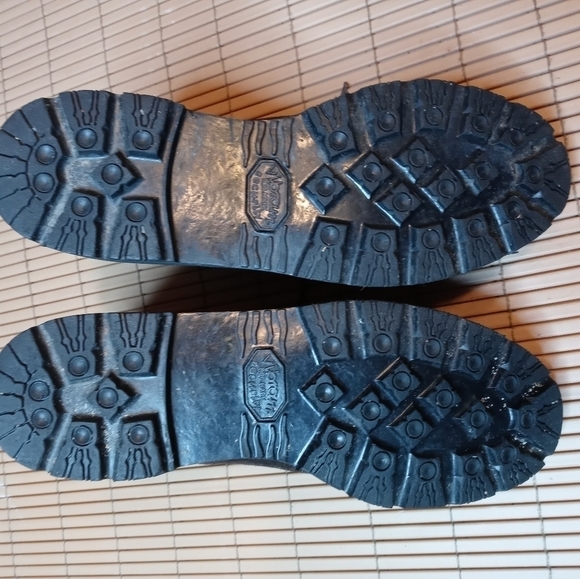 Trotters women's brown suede Vibram lug sole lace boot. A24pm - Picture 10 of 10